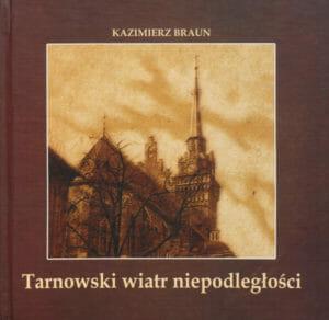 Na okładce fragment gotyckiego kościoła ze strzelistą wieżą