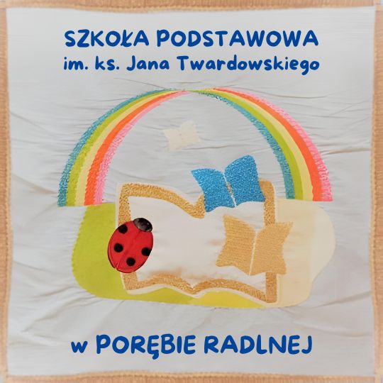 Sztandar szkoły - na otwartej książce biedronka i dwa motyle. Nad nimi tęcza