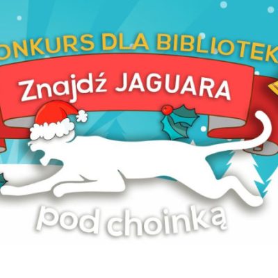 Logo konkursu: biały jaguar w czapce mikołaja. Nad nim czerwona szarfa z tytułem konkursu. Obok symbole świąteczne: dzwonek, ostrokrzew, gwiazdka.